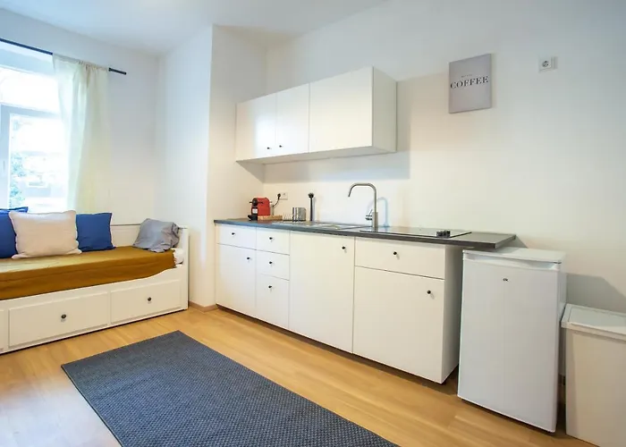 Fullhouse - Halle - B2 - Daylight Bathroom - Nespresso