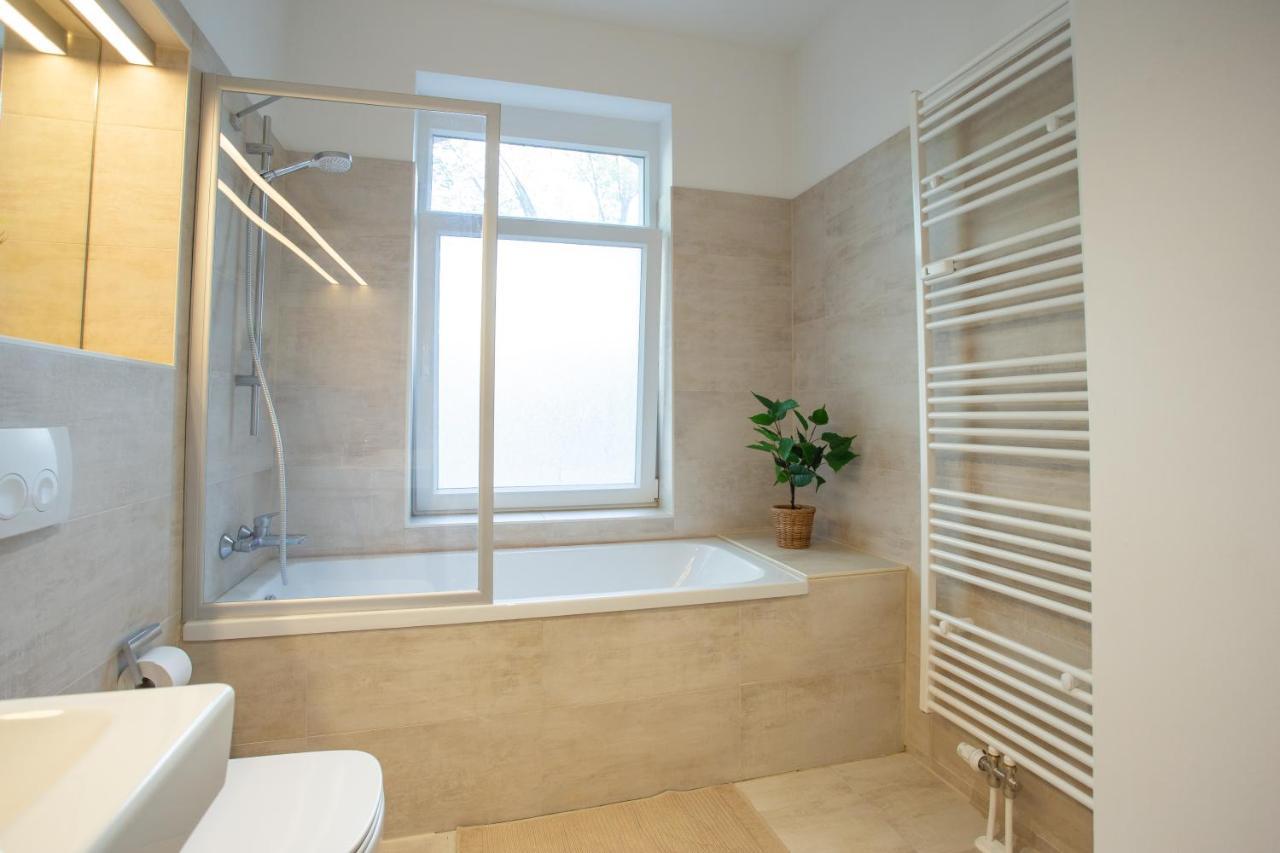Apartment Fullhouse - Halle - B2 - Daylight Bathroom - Nespresso *