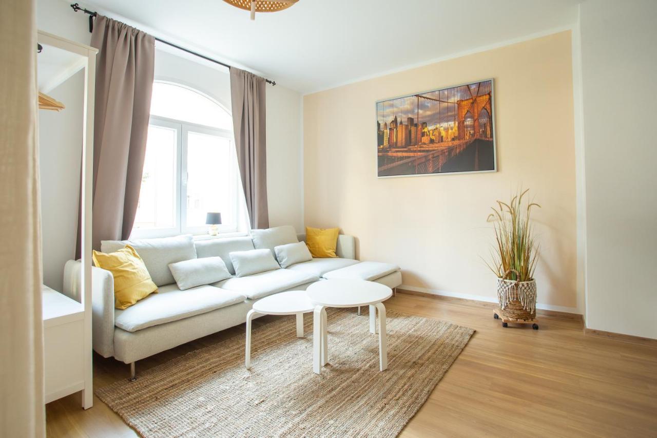 Fullhouse - Halle - B2 - Daylight Bathroom - Nespresso Apartment *